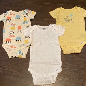 3 onsies 3 to 6 Months